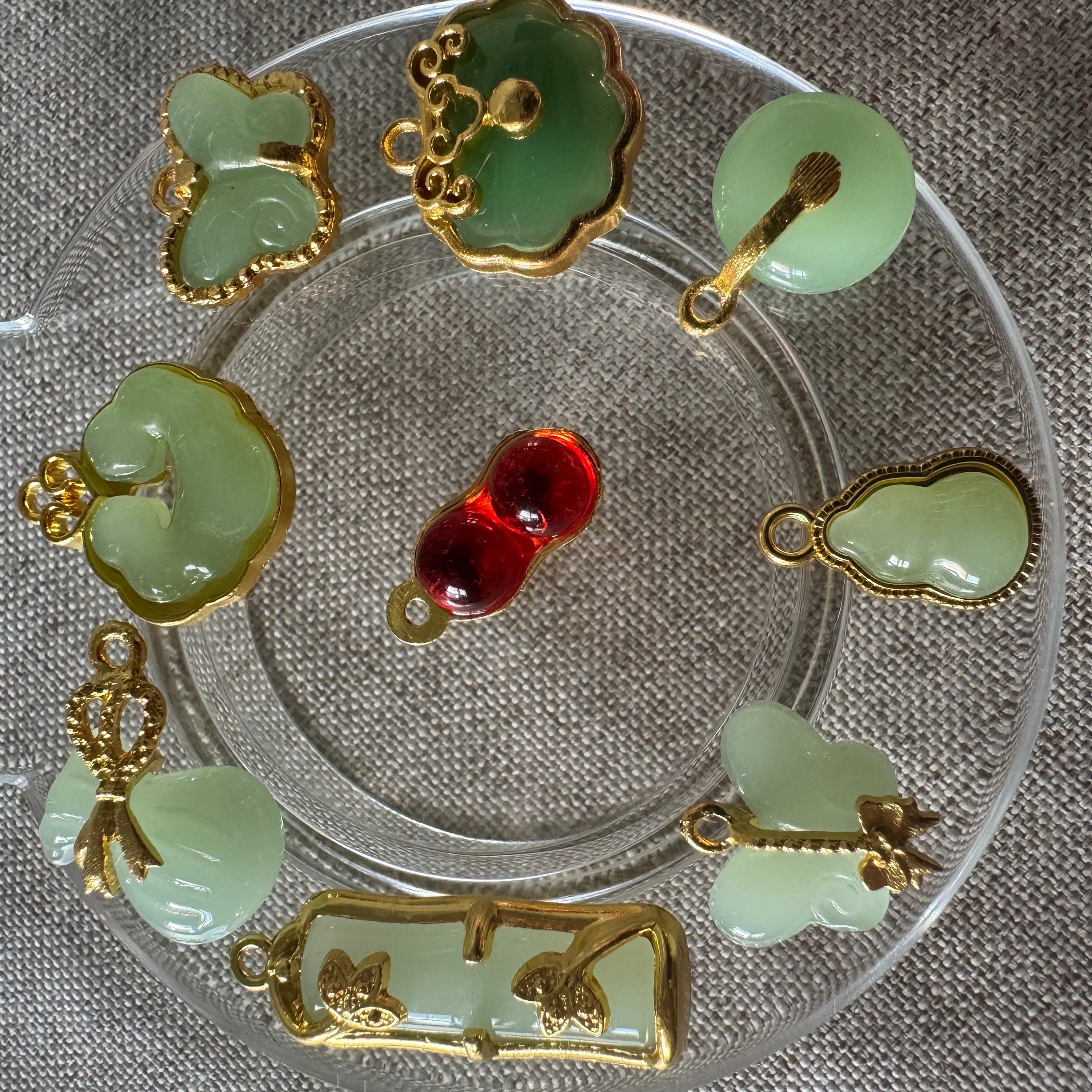 Stone inlaid accessories
