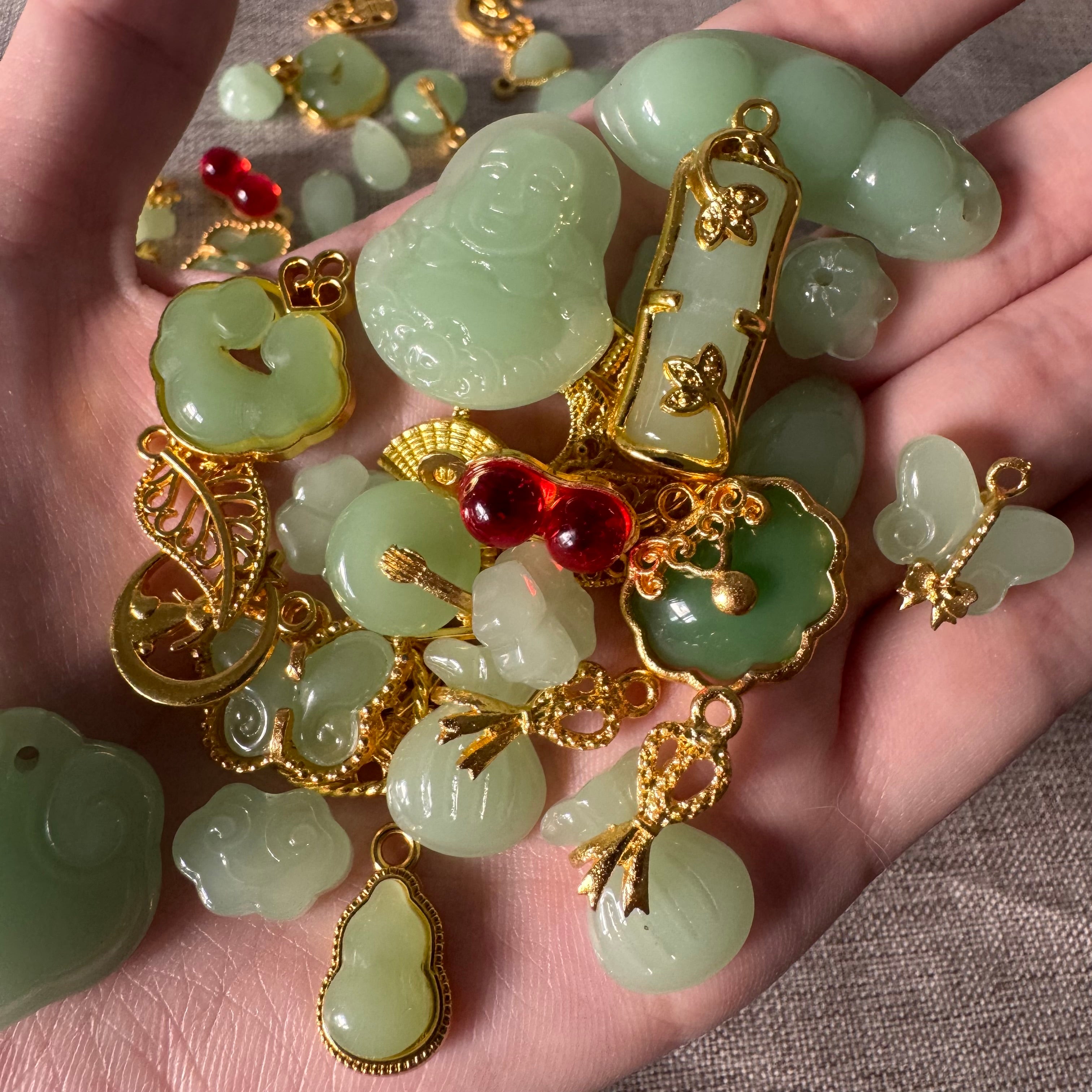 Stone inlaid accessories
